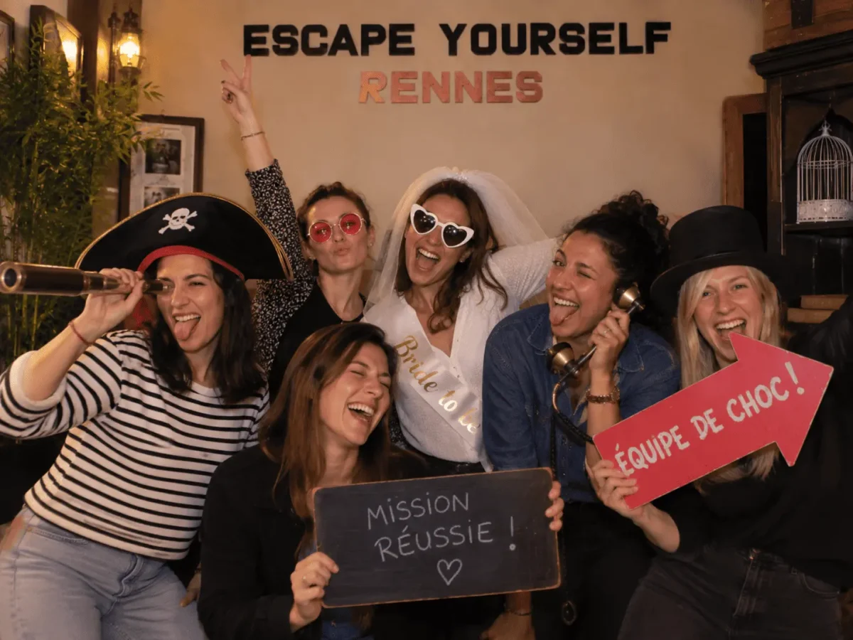 Enterrement de Vie de Jeunes filles Photos de groupe - Escape Yourself Rennes