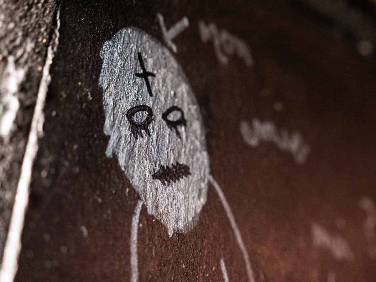 Salle escape game Le Manoir d'Ernestine - Escape Yourself Rennes mur